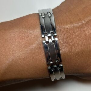 Men’s Silver Toned Watch Link Band Style Bracelet (NWOT)